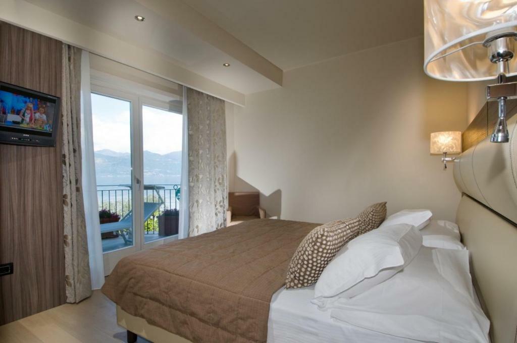 Hotel Miralago San Zeno di Montagna Kültér fotó